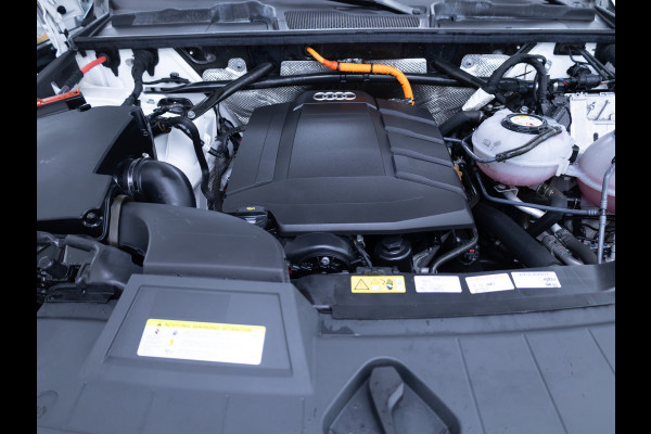 Audi Q5 50 TFSI e quattro 300 PK | Panormadak | Luchtvering | Elec. trekhaak | Stoel- Stuur_ & Achterbankverw. | Digitaal dashboard, Elec. achterklep, Navigatie, Adaptive Cruise control