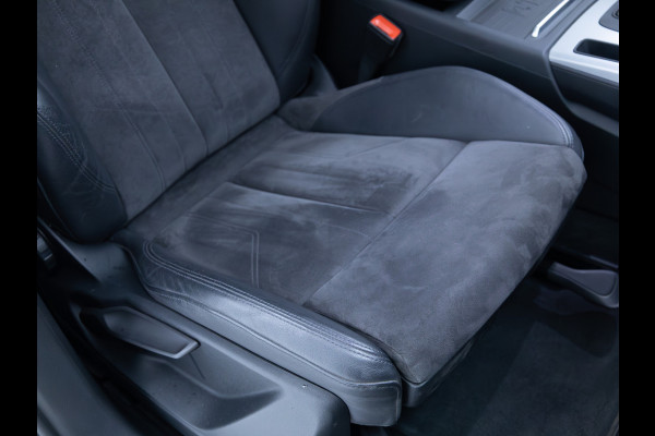 Audi Q5 50 TFSI e quattro 300 PK | Panormadak | Luchtvering | Elec. trekhaak | Stoel- Stuur_ & Achterbankverw. | Digitaal dashboard, Elec. achterklep, Navigatie, Adaptive Cruise control