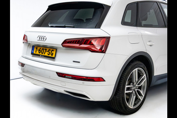 Audi Q5 50 TFSI e quattro 300 PK | Panormadak | Luchtvering | Elec. trekhaak | Stoel- Stuur_ & Achterbankverw. | Digitaal dashboard, Elec. achterklep, Navigatie, Adaptive Cruise control