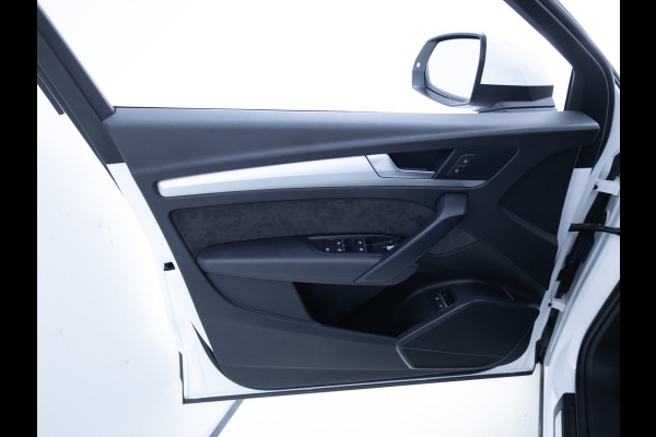 Audi Q5 50 TFSI e quattro 300 PK | Panormadak | Luchtvering | Elec. trekhaak | Stoel- Stuur_ & Achterbankverw. | Digitaal dashboard, Elec. achterklep, Navigatie, Adaptive Cruise control