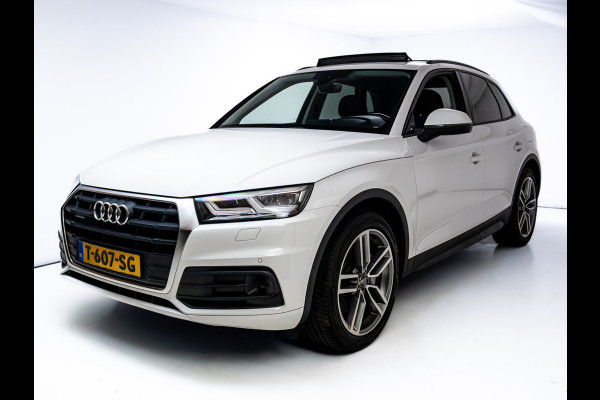 Audi Q5 50 TFSI e quattro 300 PK | Panormadak | Luchtvering | Elec. trekhaak | Stoel- Stuur_ & Achterbankverw. | Digitaal dashboard, Elec. achterklep, Navigatie, Adaptive Cruise control