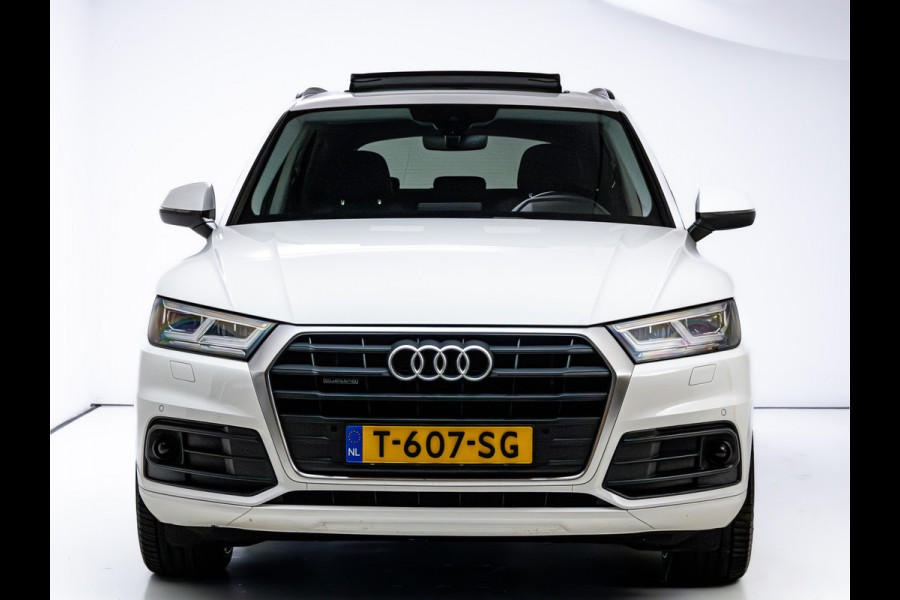 Audi Q5 50 TFSI e quattro 300 PK | Panormadak | Luchtvering | Elec. trekhaak | Stoel- Stuur_ & Achterbankverw. | Digitaal dashboard, Elec. achterklep, Navigatie, Adaptive Cruise control