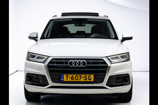 Audi Q5 50 TFSI e quattro 300 PK | Panormadak | Luchtvering | Elec. trekhaak | Stoel- Stuur_ & Achterbankverw. | Digitaal dashboard, Elec. achterklep, Navigatie, Adaptive Cruise control