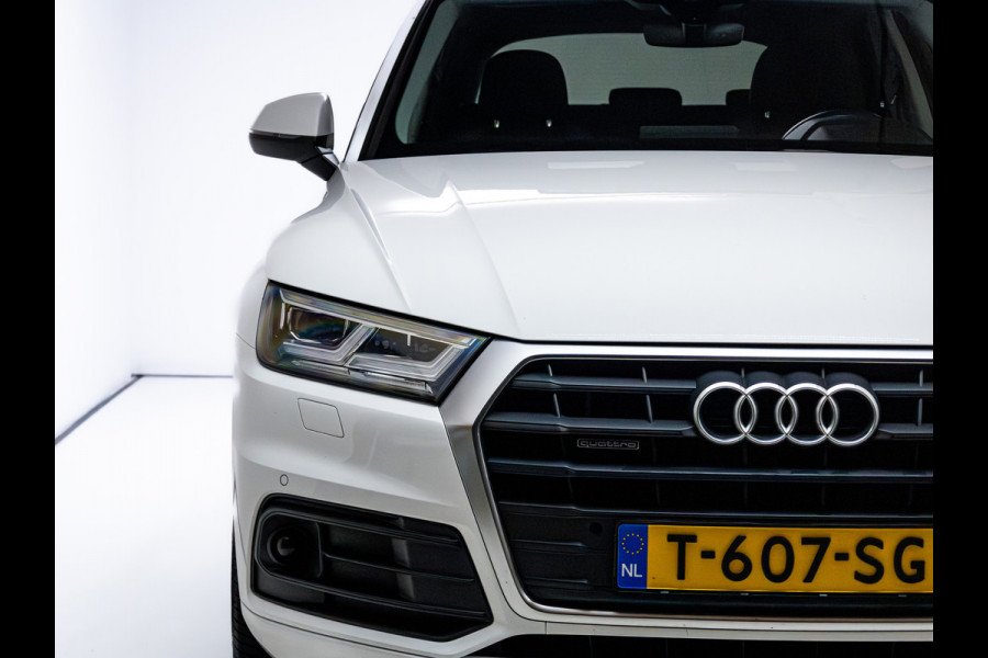 Audi Q5 50 TFSI e quattro 300 PK | Panormadak | Luchtvering | Elec. trekhaak | Stoel- Stuur_ & Achterbankverw. | Digitaal dashboard, Elec. achterklep, Navigatie, Adaptive Cruise control