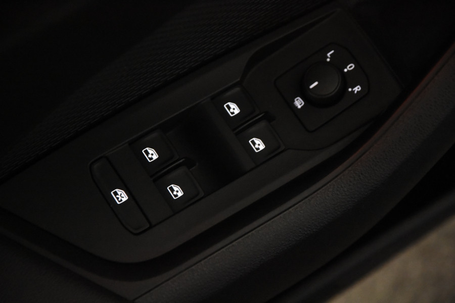 Škoda Octavia Combi 1.0 e-TSI Ambition Automaat *1ste Eigenaar*Navigatie*Trekhaak*