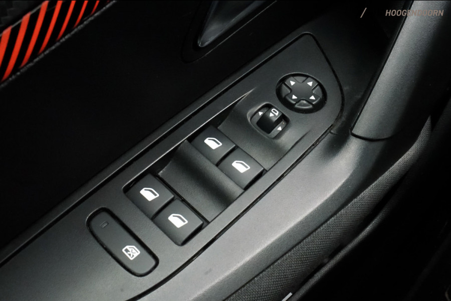 Peugeot 2008 1.2 PureTech Active Pack Luxe (APPLE CARPLAY,CRUISE,PARKEERSENSOREN,LM-VELGEN,COMFORT-STOELEN,LED,TOPCONDITIE)