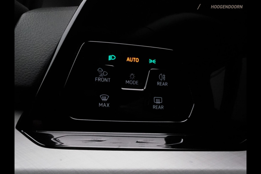 Volkswagen Golf 1.5 TSI Life Business Luxe (STUURVERWARMING,MEMORY,PANORAMA,ADAPTIVE CRUISE,SFEERVERLICHTING,CAMERA,TOPCONDITIE)