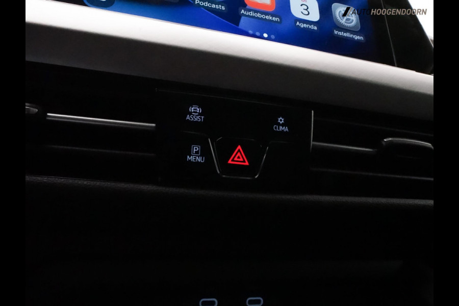 Volkswagen Golf 1.5 TSI Life Business Luxe (STUURVERWARMING,MEMORY,PANORAMA,ADAPTIVE CRUISE,SFEERVERLICHTING,CAMERA,TOPCONDITIE)