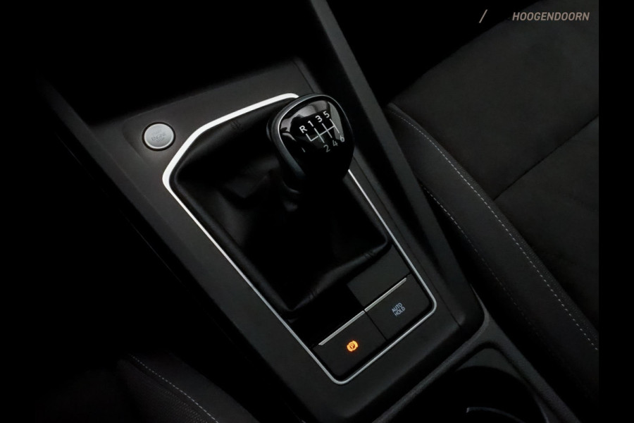 Volkswagen Golf 1.5 TSI Life Business Luxe (STUURVERWARMING,MEMORY,PANORAMA,ADAPTIVE CRUISE,SFEERVERLICHTING,CAMERA,TOPCONDITIE)