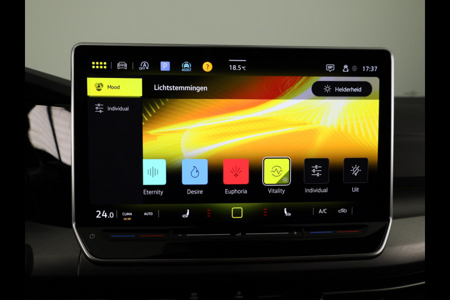 Volkswagen Golf variant Life Business 1.5 TSI 85 kW / 116 pk Variant 6 ver | Navigatie | Stoelverwarming | Carplay & Android auto | Parkeersensoren | Ergo stoelen |