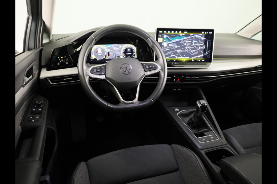 Volkswagen Golf variant Life Business 1.5 TSI 85 kW / 116 pk Variant 6 ver | Navigatie | Stoelverwarming | Carplay & Android auto | Parkeersensoren | Ergo stoelen |