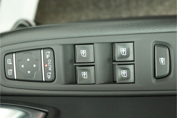 Renault Clio 0.9 TCe Limited Airco - Apple Carplay/Android Auto - Cruise Control - Keyless Entry - Navigatie - Virena Verzekerheids €895,-