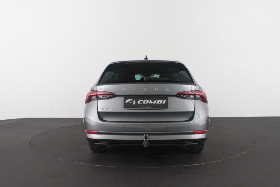 Škoda Octavia Combi 1.0 TSI Ambition > Camera/stoelverwarming/Trekhaak wegklapbaar...