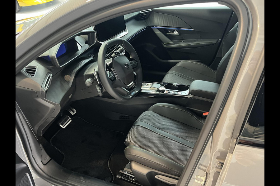Peugeot 208 1.2 Hybrid 110 e-DCS6 GT Vision en navigation pack, Drive assist plus pack, Gris Selenium metaallak.