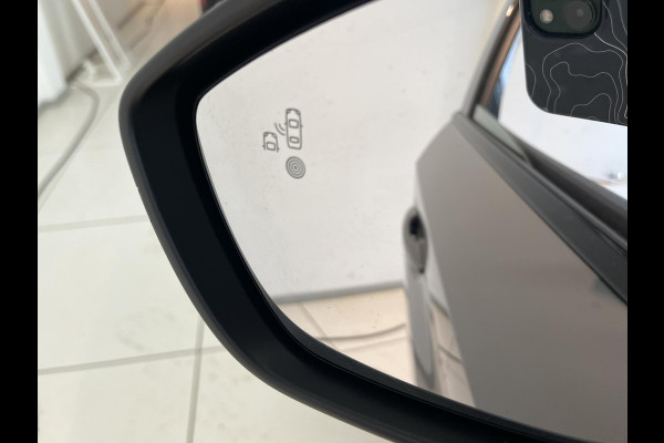 Peugeot 208 1.2 Hybrid 110 e-DCS6 GT Vision en navigation pack, Drive assist plus pack, Gris Selenium metaallak.