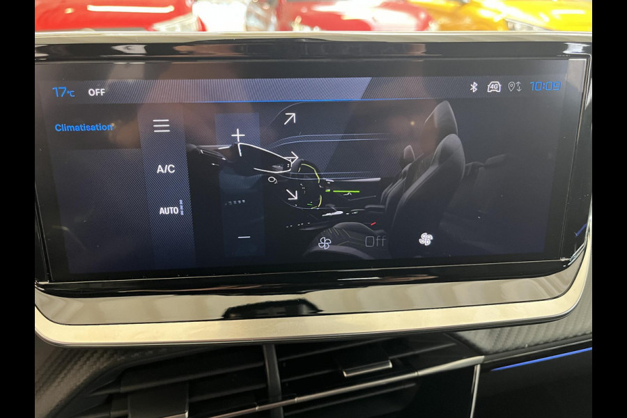 Peugeot 208 1.2 Hybrid 110 e-DCS6 GT Vision en navigation pack, Drive assist plus pack, Gris Selenium metaallak.