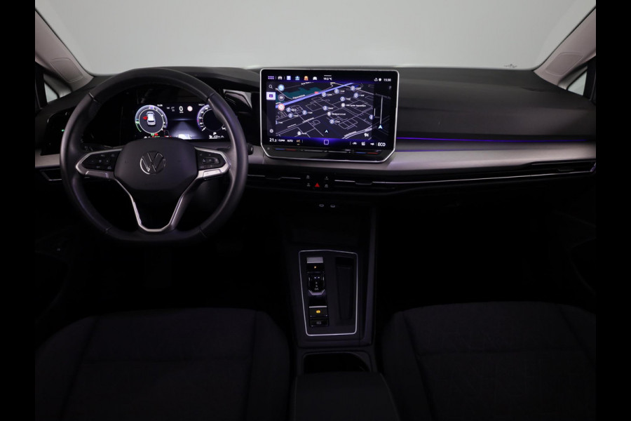 Volkswagen Golf 1.5 eHybrid Life Edition | Achteruitrijcamera | Navigatie | Carplay & Android Auto |