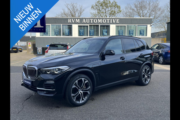 BMW X5 xDrive45e High Executive HARMAN KARDON| ELEK. TREKHAAK|ELEK. SCHUIF/ KANTELDAK| ACHTERBANK VERWARMING| HEAD-UP DISPLAY| DODE HOEK SENSOR| CAMERA| ACHTERAS BESTURING