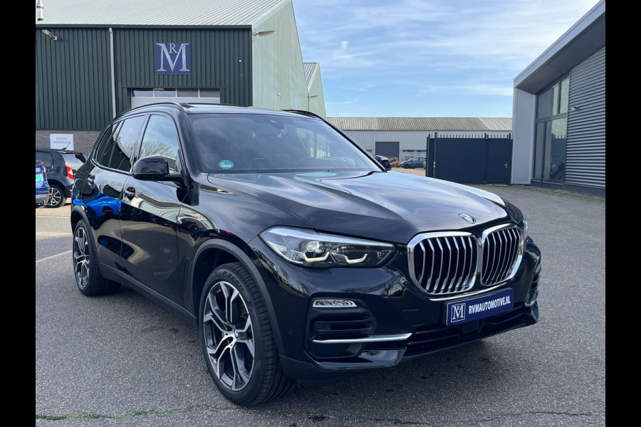 BMW X5 xDrive45e High Executive HARMAN KARDON| ELEK. TREKHAAK|ELEK. SCHUIF/ KANTELDAK| ACHTERBANK VERWARMING| HEAD-UP DISPLAY| DODE HOEK SENSOR| CAMERA| ACHTERAS BESTURING