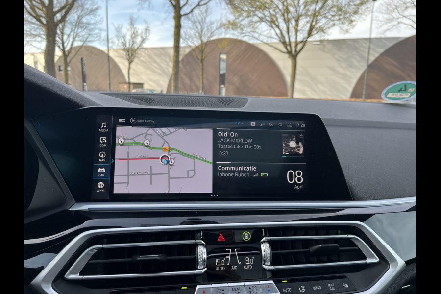 BMW X5 xDrive45e High Executive HARMAN KARDON| ELEK. TREKHAAK|ELEK. SCHUIF/ KANTELDAK| ACHTERBANK VERWARMING| HEAD-UP DISPLAY| DODE HOEK SENSOR| CAMERA| ACHTERAS BESTURING