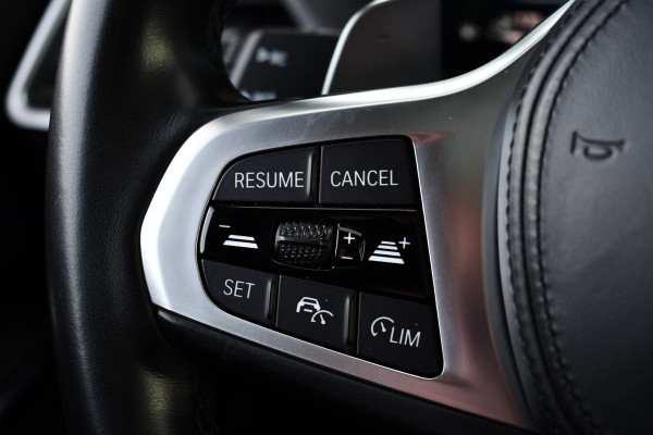 BMW 3-serie 330e xDrive M-Sport Pro Pano M-zetels ACC HUD 19inch El-klep