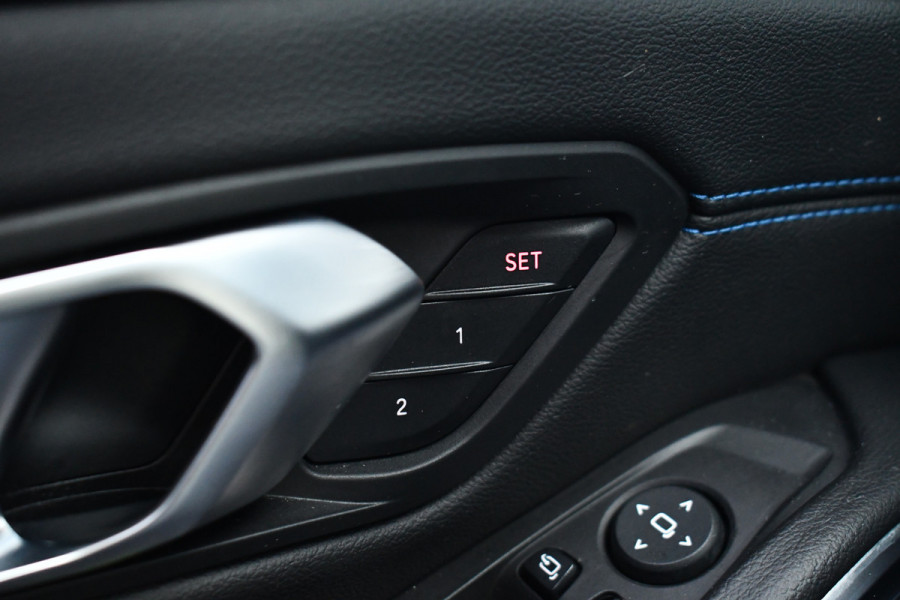 BMW 3-serie 330e xDrive M-Sport Pro Pano M-zetels ACC HUD 19inch El-klep