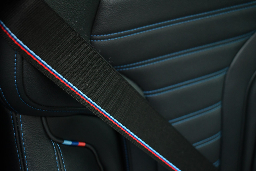 BMW 3-serie 330e xDrive M-Sport Pro Pano M-zetels ACC HUD 19inch El-klep