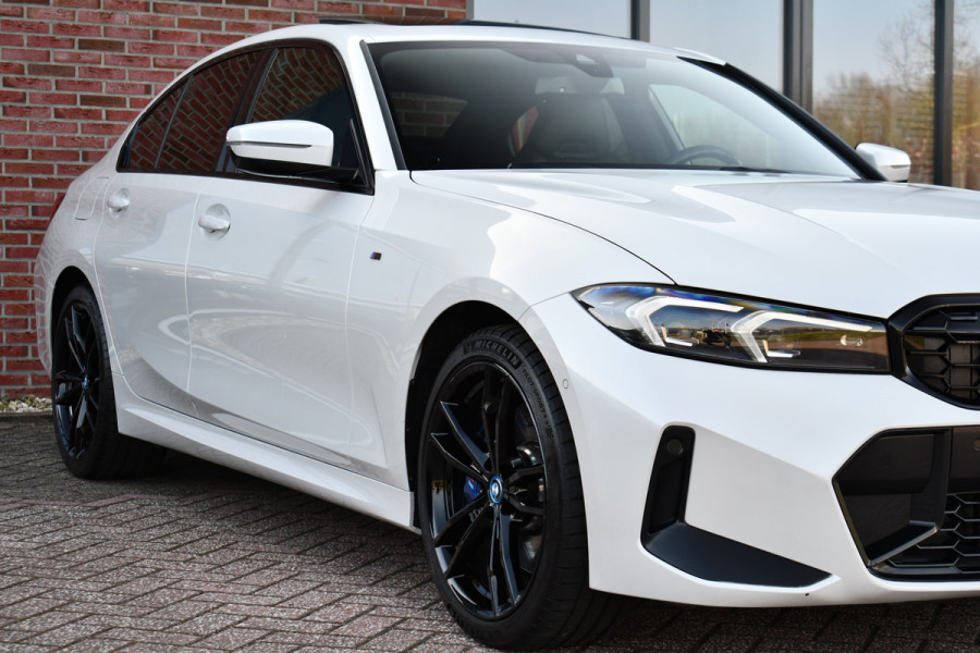 BMW 3-serie 330e xDrive M-Sport Pro Pano M-zetels ACC HUD 19inch El-klep