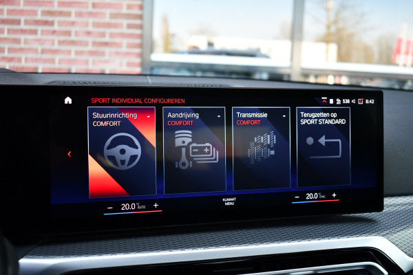 BMW 3-serie 330e xDrive M-Sport Pro Pano M-zetels ACC HUD 19inch El-klep