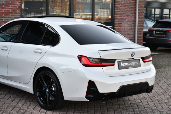 BMW 3-serie 330e xDrive M-Sport Pro Pano M-zetels ACC HUD 19inch El-klep