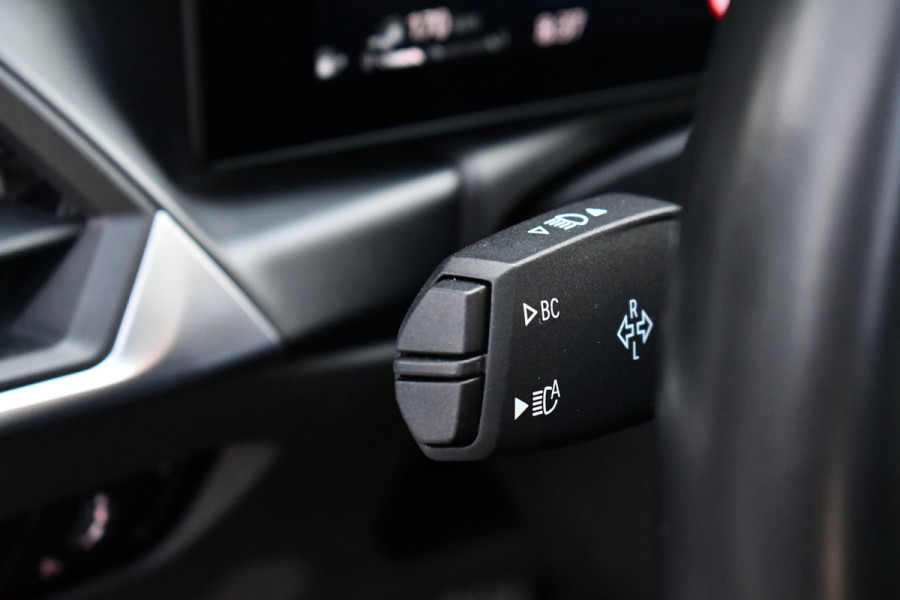 BMW 3-serie 330e xDrive M-Sport Pro Pano M-zetels ACC HUD 19inch El-klep