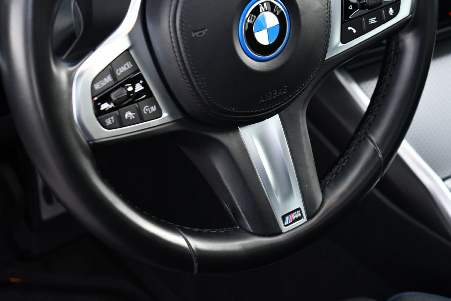 BMW 3-serie 330e xDrive M-Sport Pro Pano M-zetels ACC HUD 19inch El-klep