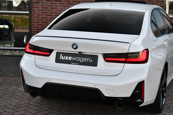 BMW 3-serie 330e xDrive M-Sport Pro Pano M-zetels ACC HUD 19inch El-klep