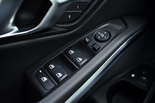 BMW 3-serie 330e xDrive M-Sport Pro Pano M-zetels ACC HUD 19inch El-klep