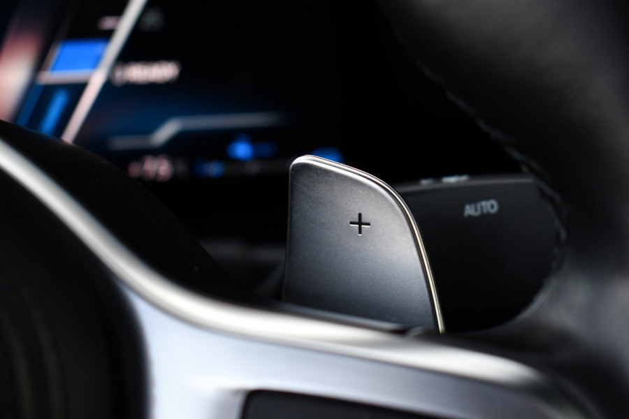 BMW 3-serie 330e xDrive M-Sport Pro Pano M-zetels ACC HUD 19inch El-klep