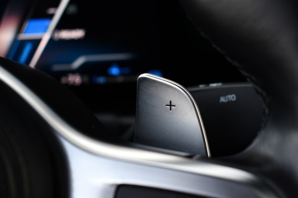 BMW 3-serie 330e xDrive M-Sport Pro Pano M-zetels ACC HUD 19inch El-klep