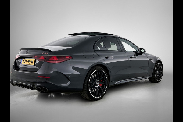 Mercedes-Benz E-Klasse AMG 53 4MATIC+ / NL Auto / Luchtvering (AMG RIDE CONTROL) / Panoramadak / Night Pakket / MBUX Superscreen / Achterasbesturing / Burmester / Plug-in hybride / Elektrisch rijbereik tot ca. 100 km /