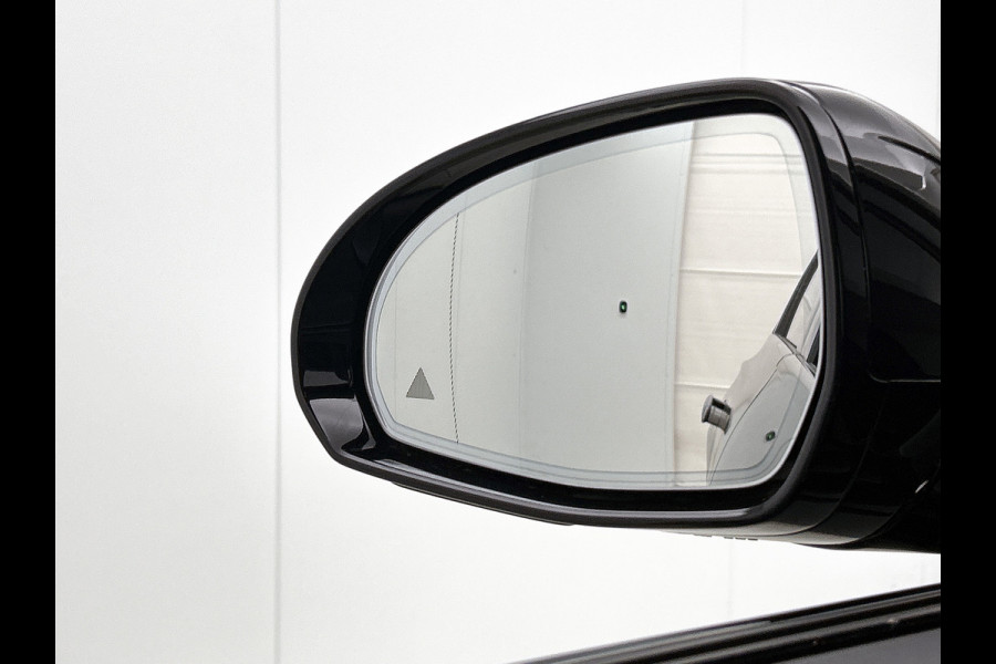 Mercedes-Benz E-Klasse AMG 53 4MATIC+ / NL Auto / Luchtvering (AMG RIDE CONTROL) / Panoramadak / Night Pakket / MBUX Superscreen / Achterasbesturing / Burmester / Plug-in hybride / Elektrisch rijbereik tot ca. 100 km /