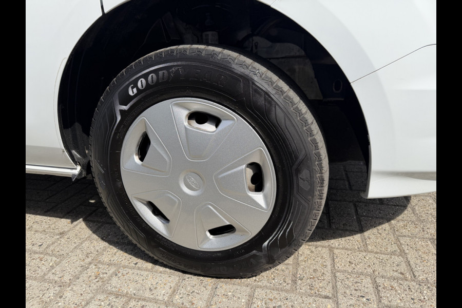 Ford Transit Custom 300 2.0 TDCI 130pk L2H1 Trend / vaste prijs rijklaar € 17.950 ex btw / ingerichte laadruimte / euro 6 / bpm vrij / trekhaak 2800 kg / airco / cruise / navigatie / camera !