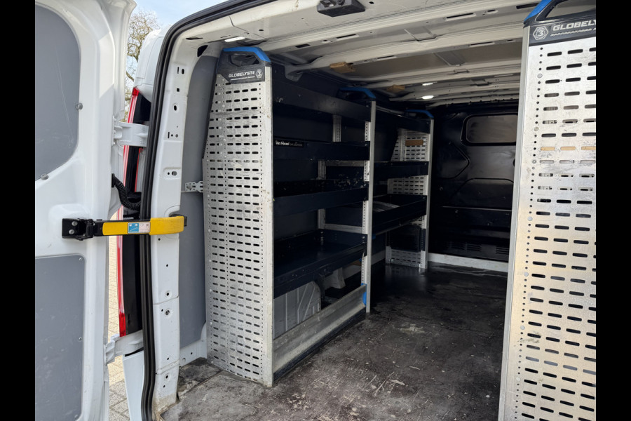 Ford Transit Custom 300 2.0 TDCI 130pk L2H1 Trend / vaste prijs rijklaar € 17.950 ex btw / ingerichte laadruimte / euro 6 / bpm vrij / trekhaak 2800 kg / airco / cruise / navigatie / camera !