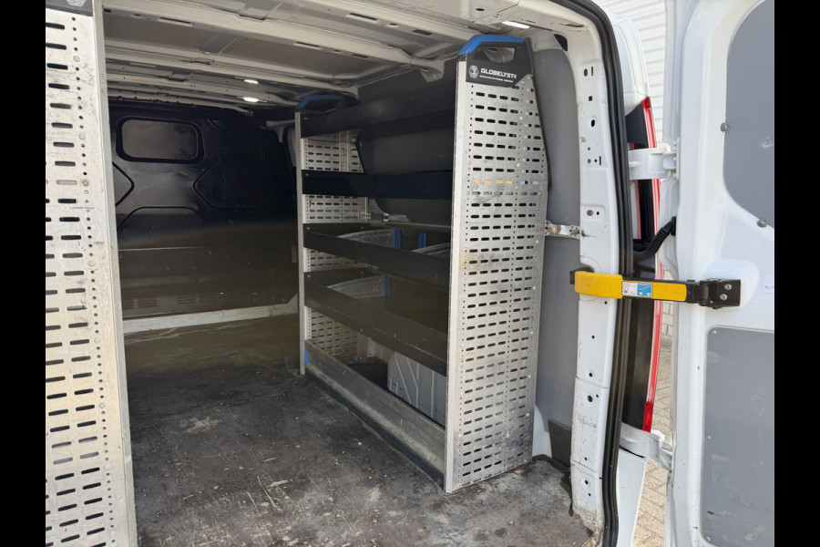 Ford Transit Custom 300 2.0 TDCI 130pk L2H1 Trend / vaste prijs rijklaar € 17.950 ex btw / ingerichte laadruimte / euro 6 / bpm vrij / trekhaak 2800 kg / airco / cruise / navigatie / camera !