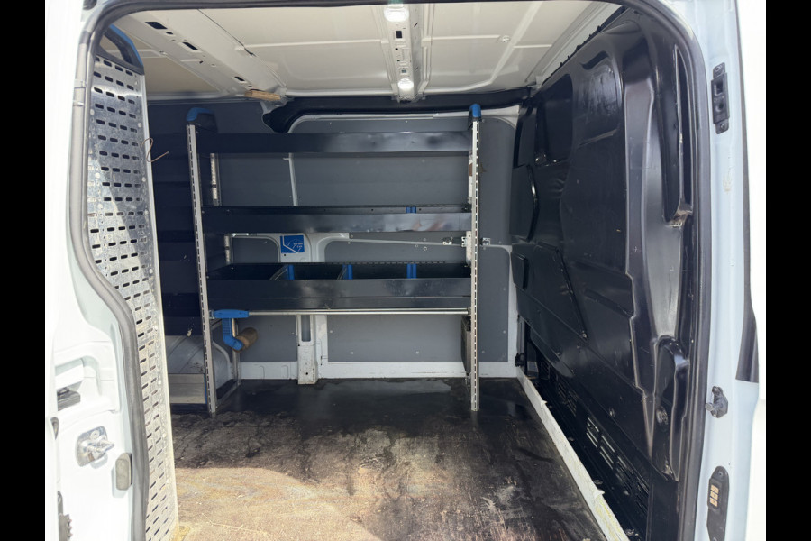 Ford Transit Custom 300 2.0 TDCI 130pk L2H1 Trend / vaste prijs rijklaar € 17.950 ex btw / ingerichte laadruimte / euro 6 / bpm vrij / trekhaak 2800 kg / airco / cruise / navigatie / camera !