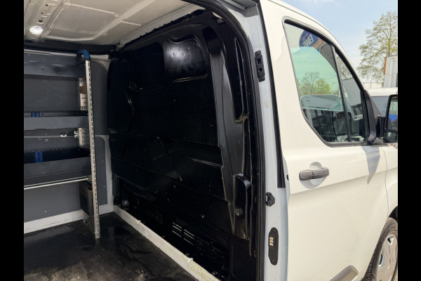 Ford Transit Custom 300 2.0 TDCI 130pk L2H1 Trend / vaste prijs rijklaar € 17.950 ex btw / ingerichte laadruimte / euro 6 / bpm vrij / trekhaak 2800 kg / airco / cruise / navigatie / camera !