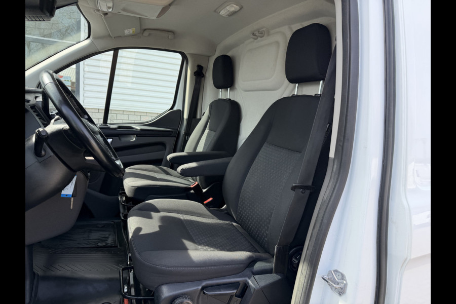 Ford Transit Custom 300 2.0 TDCI 130pk L2H1 Trend / vaste prijs rijklaar € 17.950 ex btw / ingerichte laadruimte / euro 6 / bpm vrij / trekhaak 2800 kg / airco / cruise / navigatie / camera !