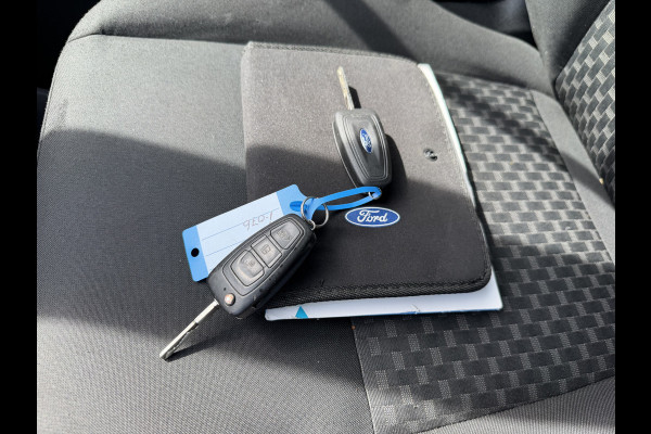 Ford Transit Custom 300 2.0 TDCI 130pk L2H1 Trend / vaste prijs rijklaar € 17.950 ex btw / ingerichte laadruimte / euro 6 / bpm vrij / trekhaak 2800 kg / airco / cruise / navigatie / camera !