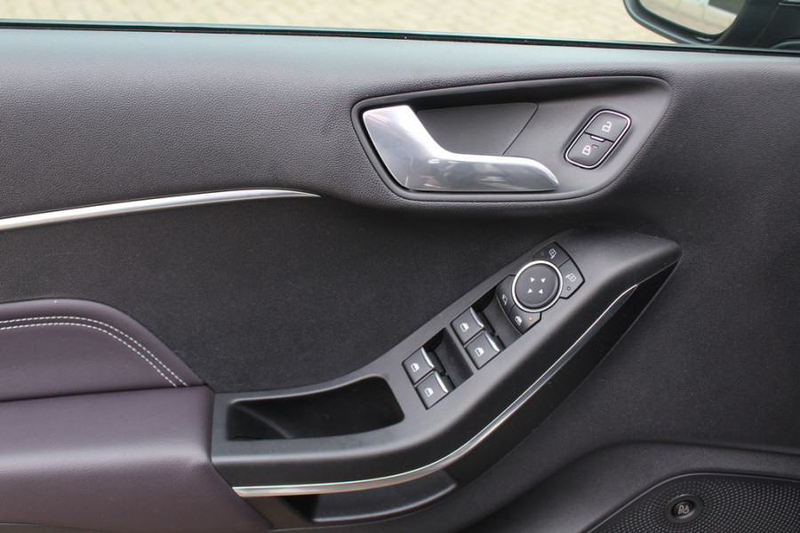 Ford Fiesta 1.0 EcoBoost Vignale Panoramadak / Camera / Leder / 18'' / Navigatie / B&O / Dodehoek / DAB / Stuur+Stoelverwarming / ACC