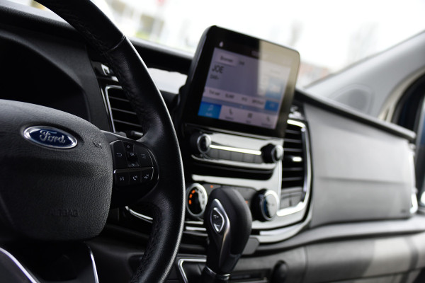 Ford Transit Custom 2.0 TDCI L1H1 Sport Edition Camera, Cruise, Carplay, 130pk, Sensoren, Trekhaak, Leder, LED, 2 x Schuifdeur, Stoelverwarming, Uniek!