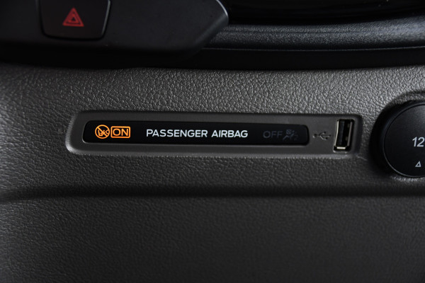 Ford Transit Custom 2.0 TDCI L1H1 Sport Edition Camera, Cruise, Carplay, 130pk, Sensoren, Trekhaak, Leder, LED, 2 x Schuifdeur, Stoelverwarming, Uniek!