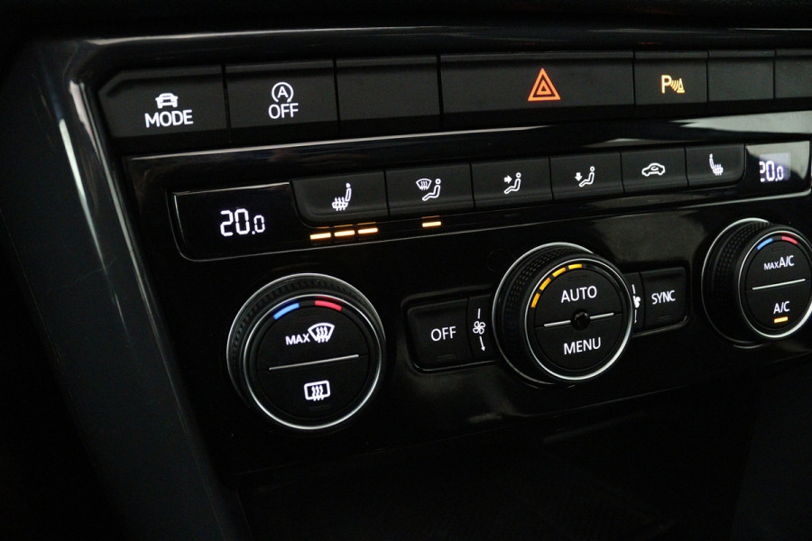 Volkswagen T-Roc 1.5 TSI Sport Business R (PANORAMADAK, STOELVERWARMING, CAMERA, BEATS AUDIO, DIGITALE COCKPIT)