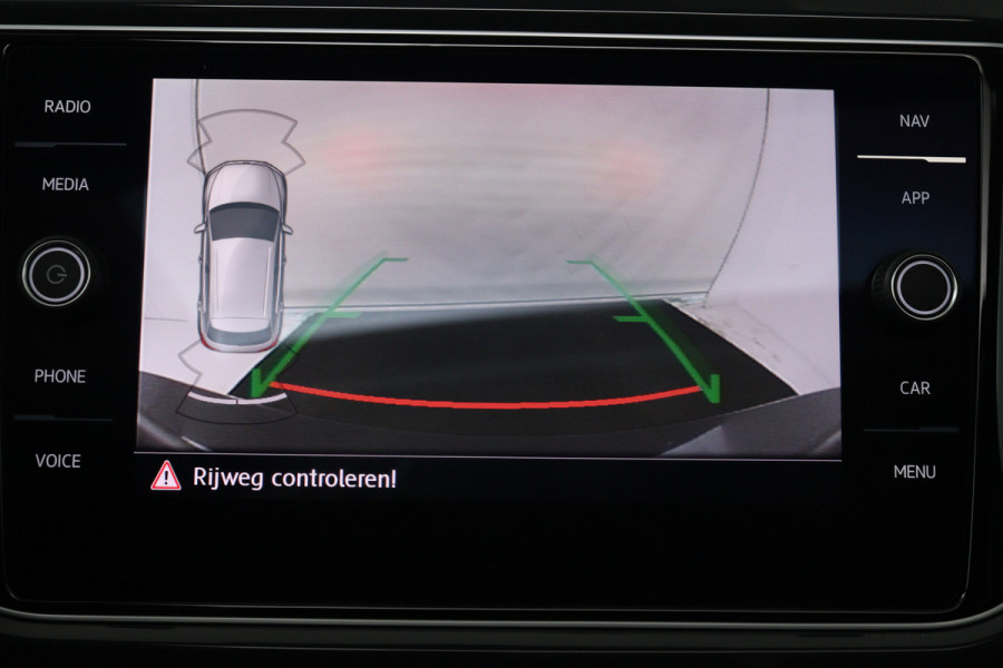 Volkswagen T-Roc 1.5 TSI Sport Business R (PANORAMADAK, STOELVERWARMING, CAMERA, BEATS AUDIO, DIGITALE COCKPIT)